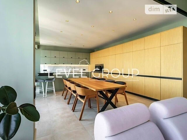 Sale of a 5-room apartment of 263.2 sq. m. on Mytropolyta Vasylya Ly street