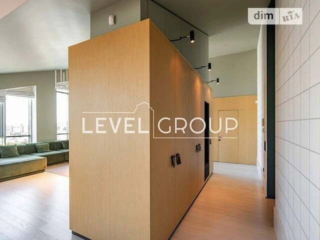 Sale of a 5-room apartment of 263.2 sq. m. on Mytropolyta Vasylya Ly street