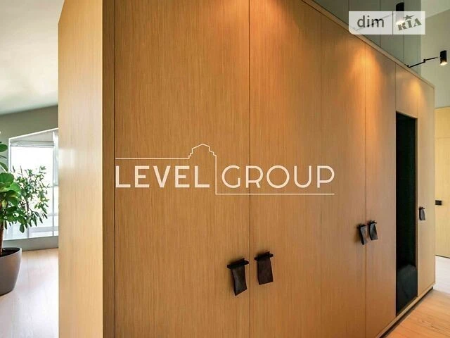 Sale of a 5-room apartment of 263.2 sq. m. on Mytropolyta Vasylya Ly street