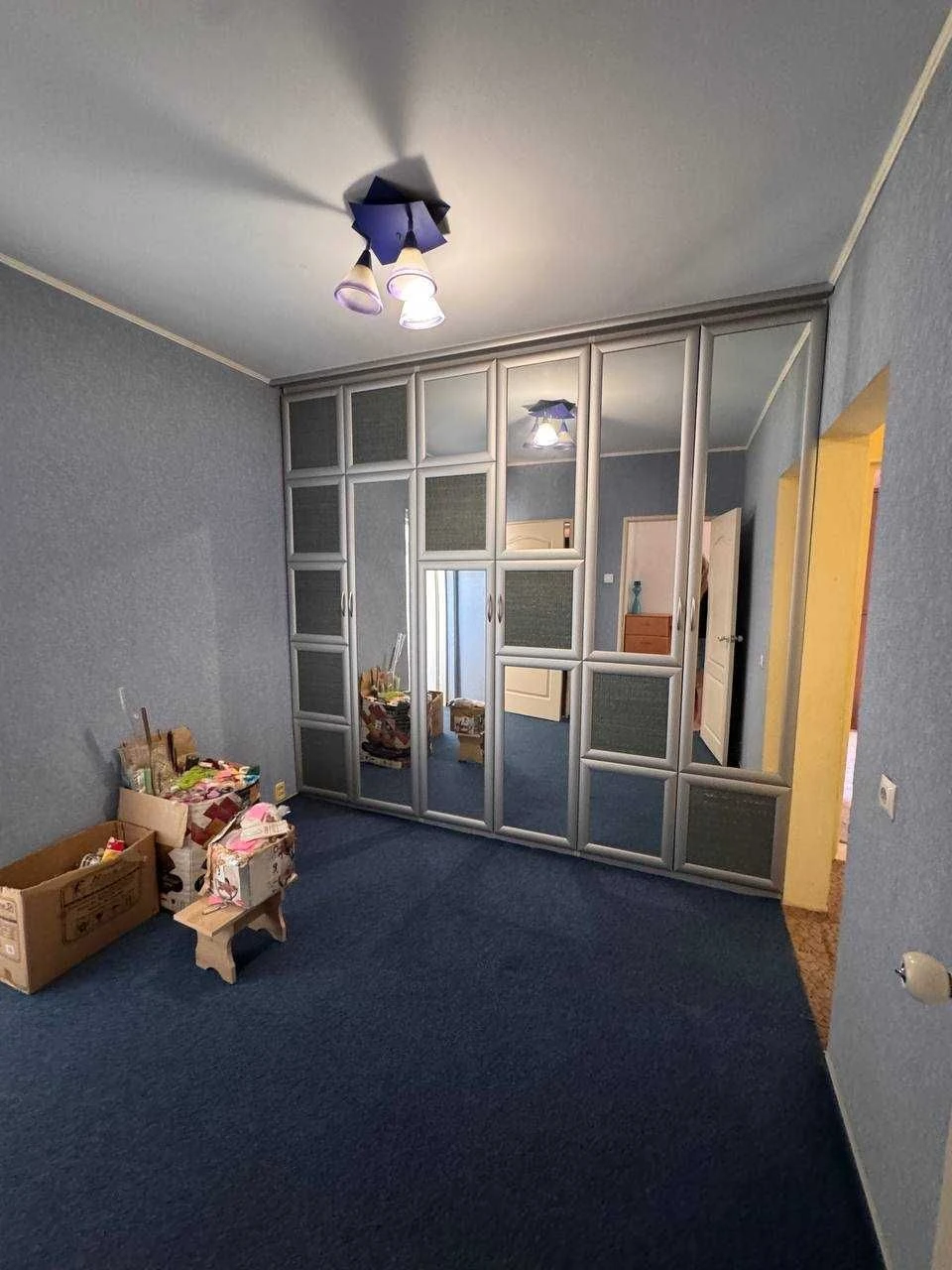 Продається 4х кімнатна квартира вул.Івасюка