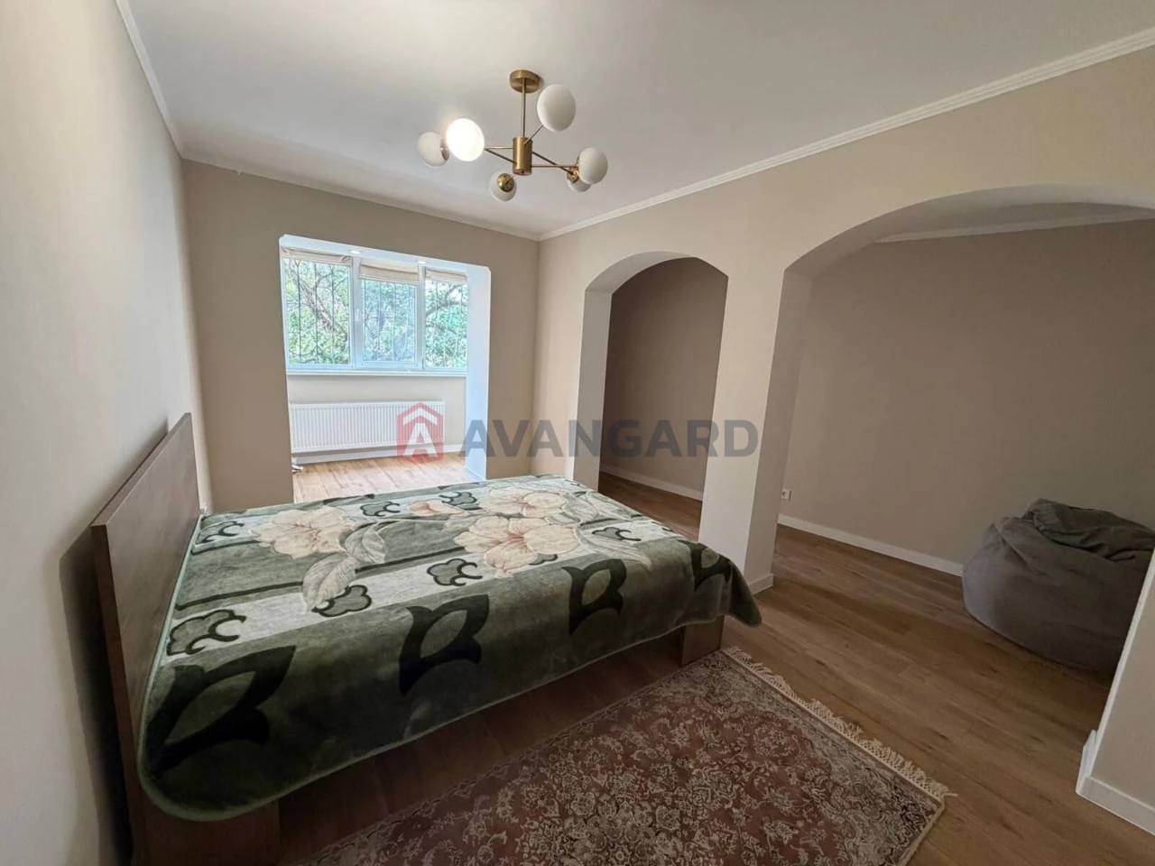 4-х квартира, меблі і техніка залишаються, 2 поверх