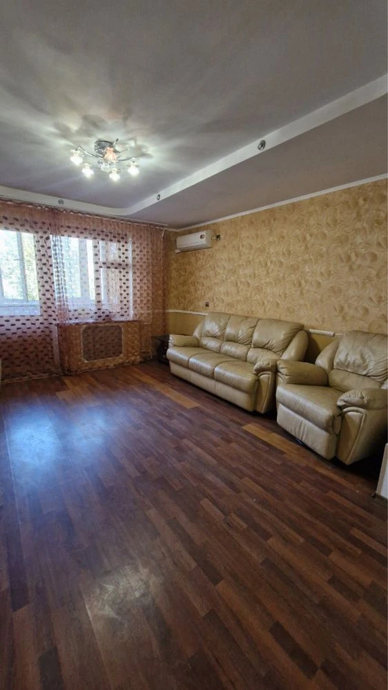 Продаеться от ХОЗЯИНА 3-х ком. квартира  , возможен небольшо