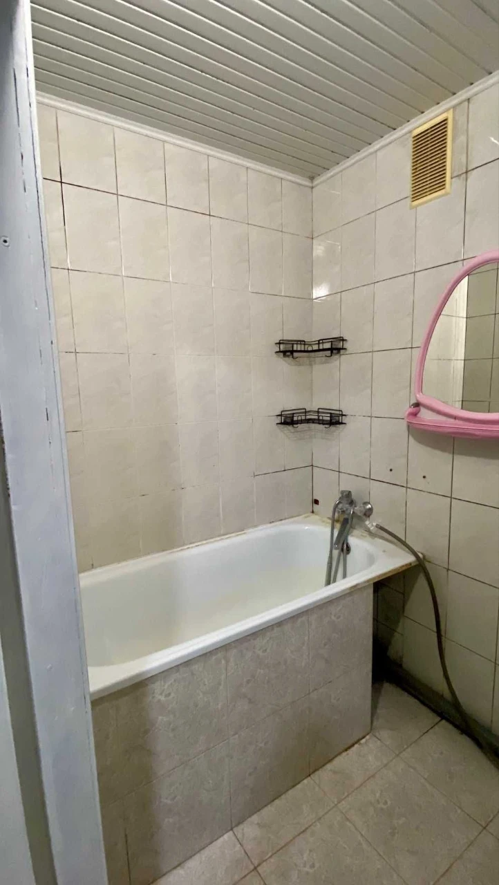Продаж 2 К квартири - 4 поверх цегляний будинок