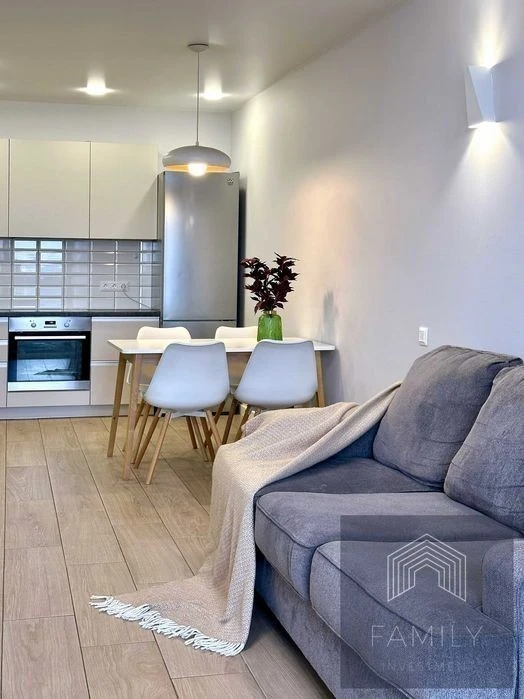 80m² in the residential complex "Slavutich", 2 bedrooms, panoramic view, metro 1 min.