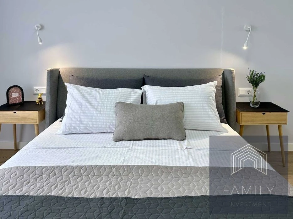 80m² in the residential complex "Slavutich", 2 bedrooms, panoramic view, metro 1 min.