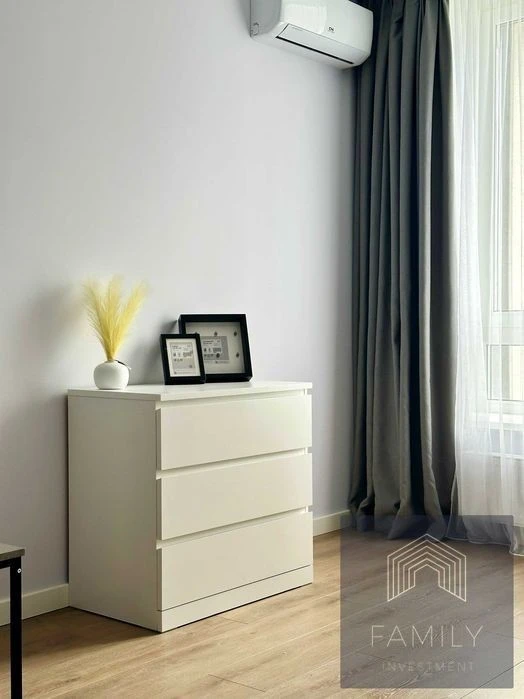 80m² in the residential complex "Slavutich", 2 bedrooms, panoramic view, metro 1 min.