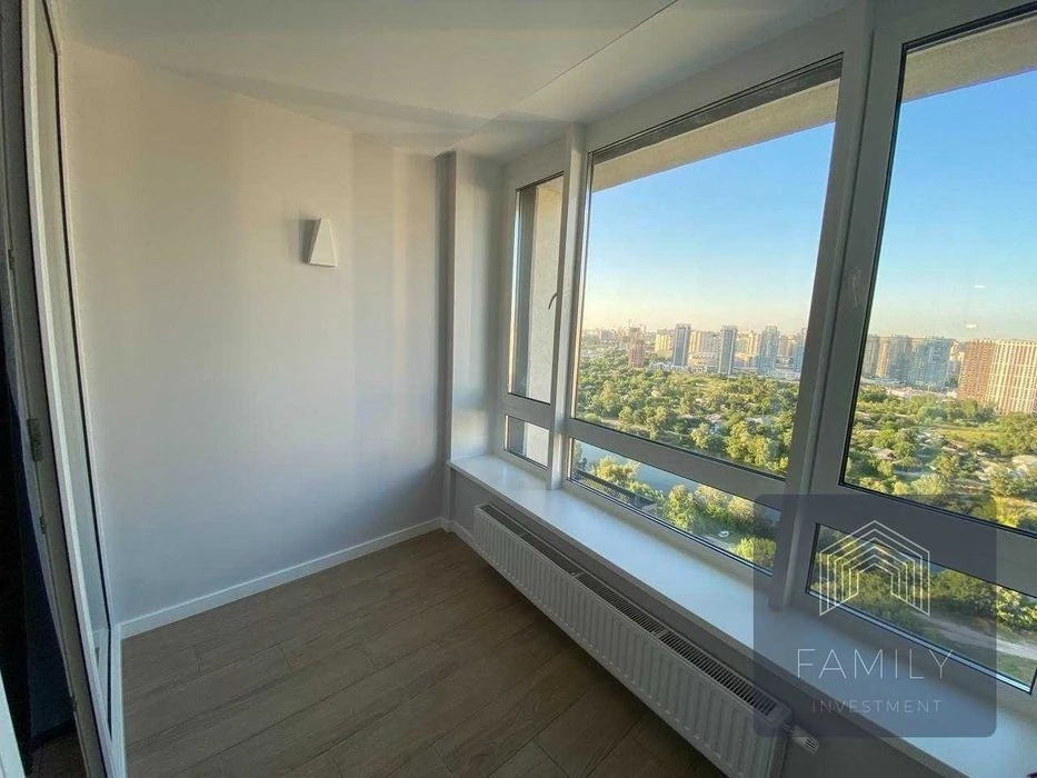 80m² in the residential complex "Slavutich", 2 bedrooms, panoramic view, metro 1 min.