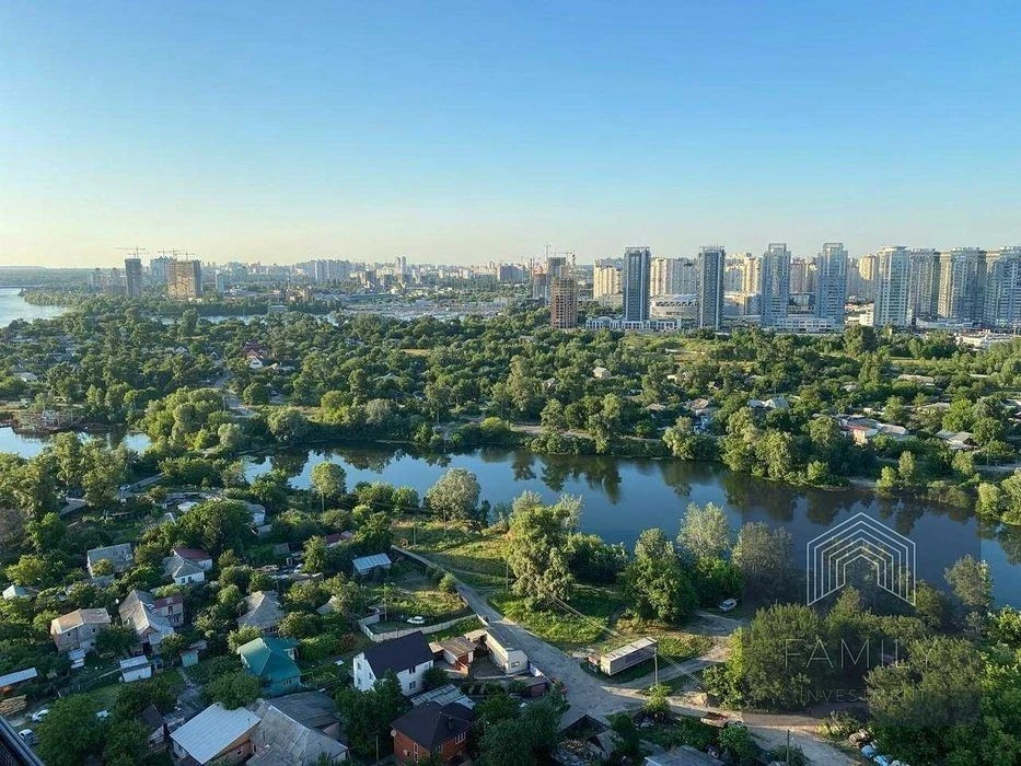 80m² in the residential complex "Slavutich", 2 bedrooms, panoramic view, metro 1 min.