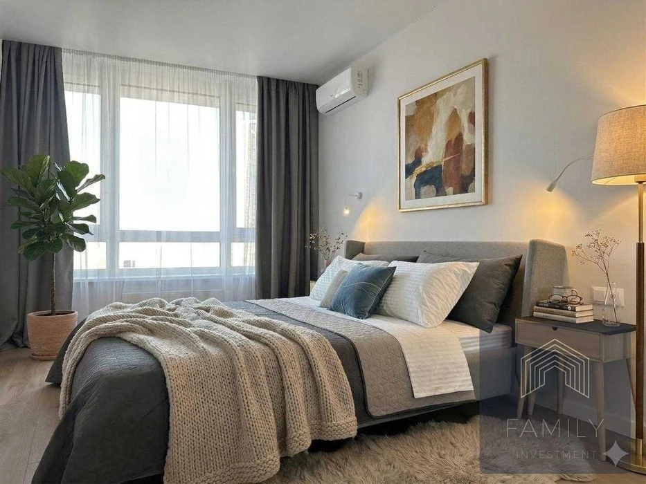 80m² in the residential complex "Slavutich", 2 bedrooms, panoramic view, metro 1 min.