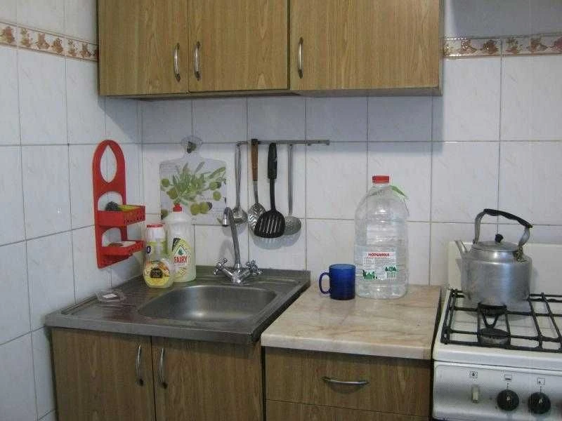 Продам квартиру на Салтовке в жилом состоянии.