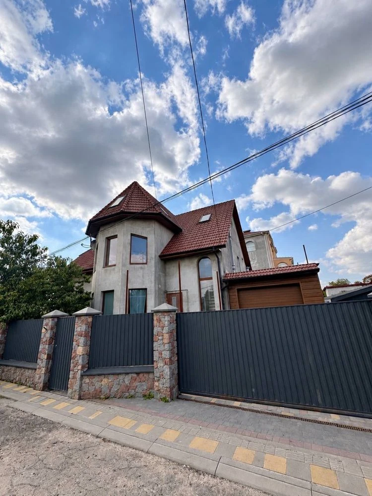 Будинок у Луцьку район Володимирського кільця 400 м2