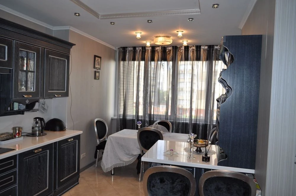 For sale four-room apartment 110m3, Mykilsko-Slobidska
