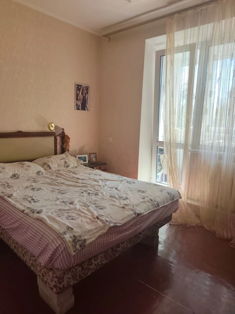 Продам 4х комн кв по пр Аэрокосмическмуу !й !