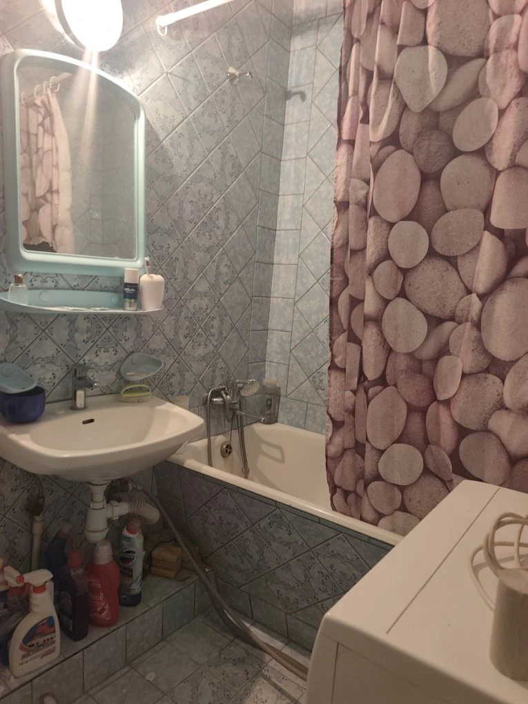 Продам 4х комн кв по пр Аэрокосмическмуу !й !