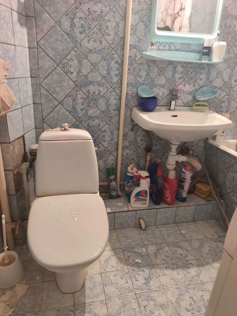 Продам 4х комн кв по пр Аэрокосмическмуу !й !