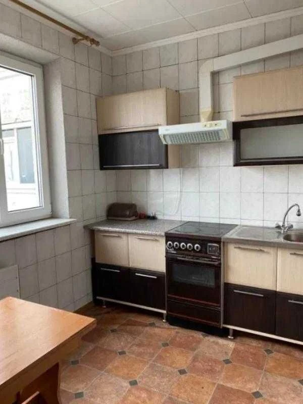 Продам 4 к кв р-н метро Спортивна