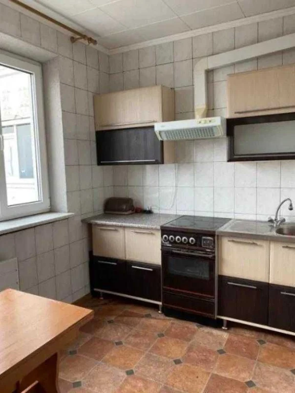 Продам 4 к кв р-н метро Спортивна