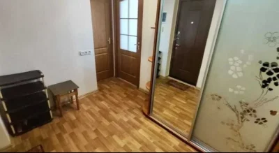 Продам 2 ком квартиру ул  Иллинска10/12  46м2  возле  м Холо