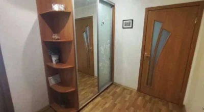 Продам 2 ком квартиру ул  Иллинска10/12  46м2  возле  м Холо