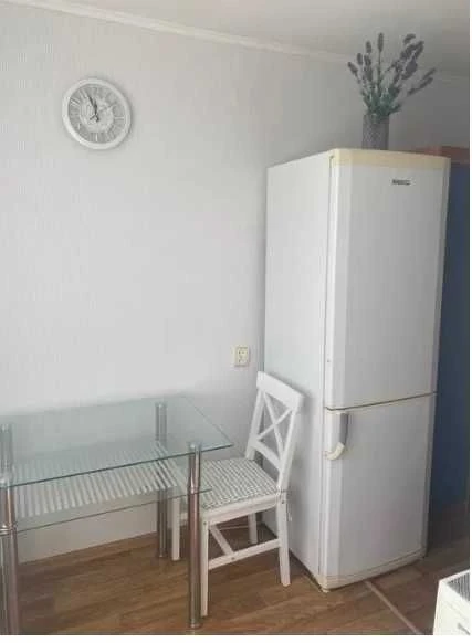 Продам 2 ком квартиру ул  Иллинска10/12  46м2  возле  м Холо