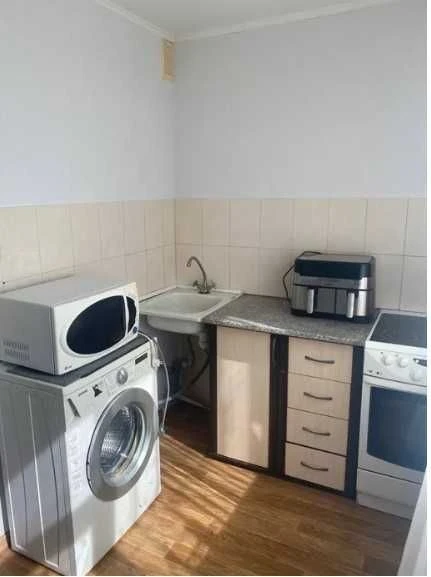 Продам 2 ком квартиру ул  Иллинска10/12  46м2  возле  м Холо