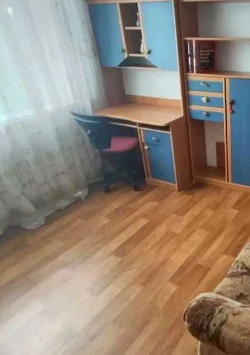 Продам 2 ком квартиру ул  Иллинска10/12  46м2  возле  м Холо