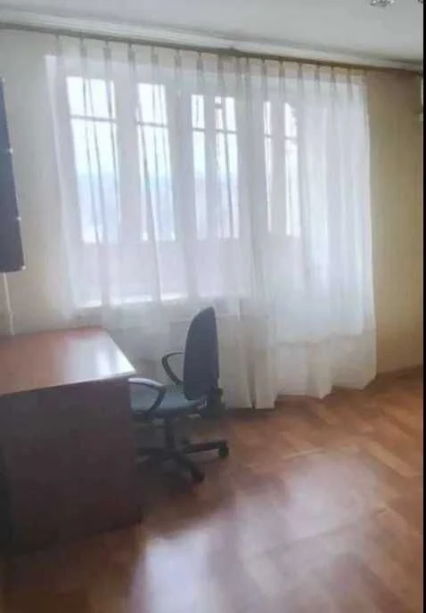 Продам 2 ком квартиру ул  Иллинска10/12  46м2  возле  м Холо