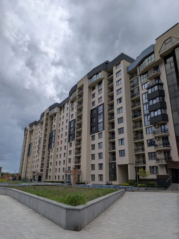 Продається велика 2 кімнатна квартира в новобудові
