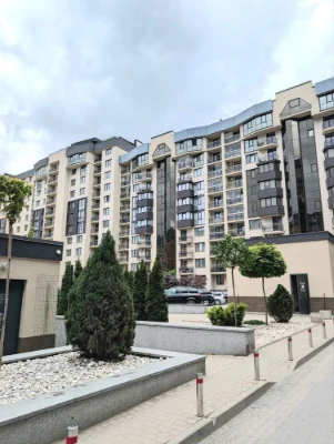Продається велика 2 кімнатна квартира в новобудові