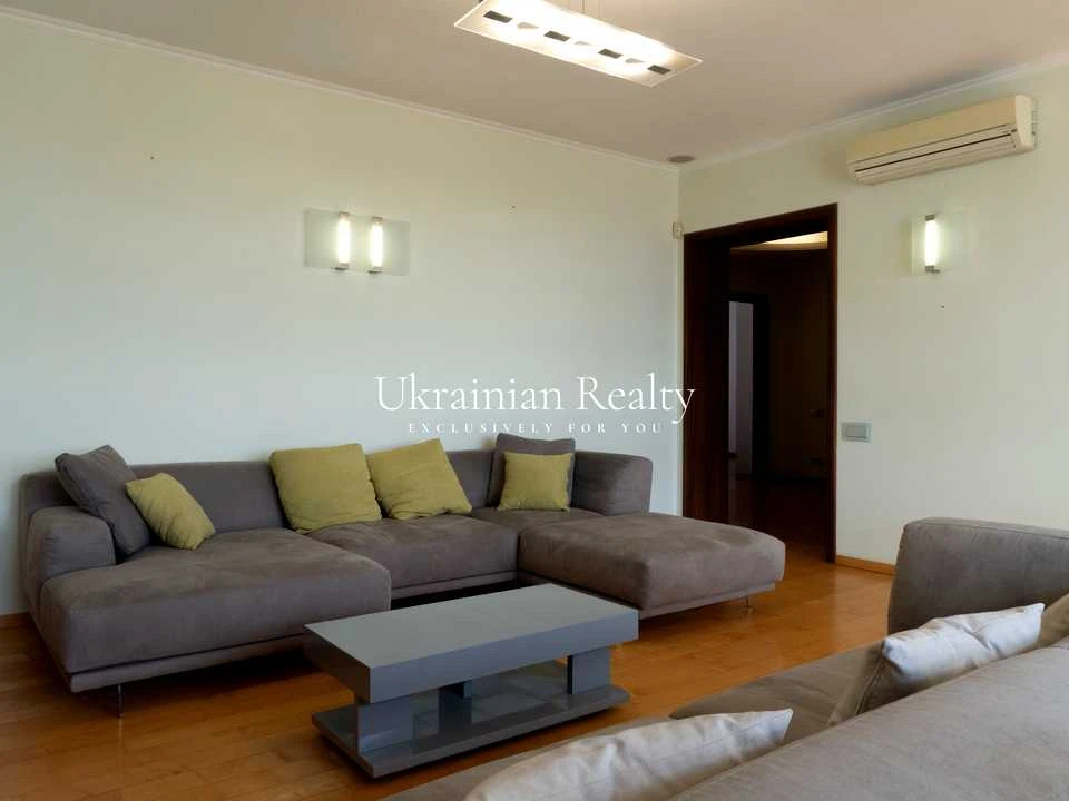 Квартира. Київ, Олеся Гончара вул.