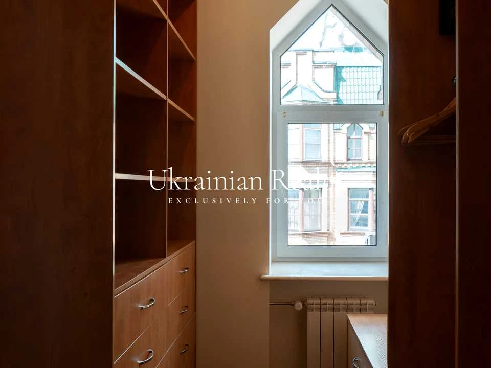 Квартира. Київ, Олеся Гончара вул.