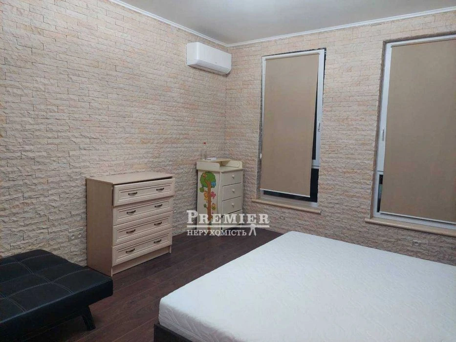 Квартира с современным ремонтом 36 кв.м. Укомплектована мебелью