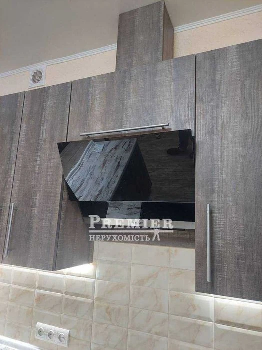 Квартира с современным ремонтом 36 кв.м. Укомплектована мебелью