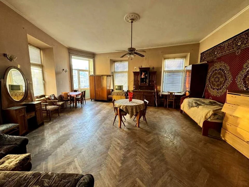 Квартира. Львів, Князя Романа вул.