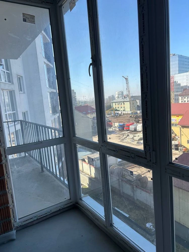 Продаж 1 кім квартири в зданому будинку. Шафарика 1