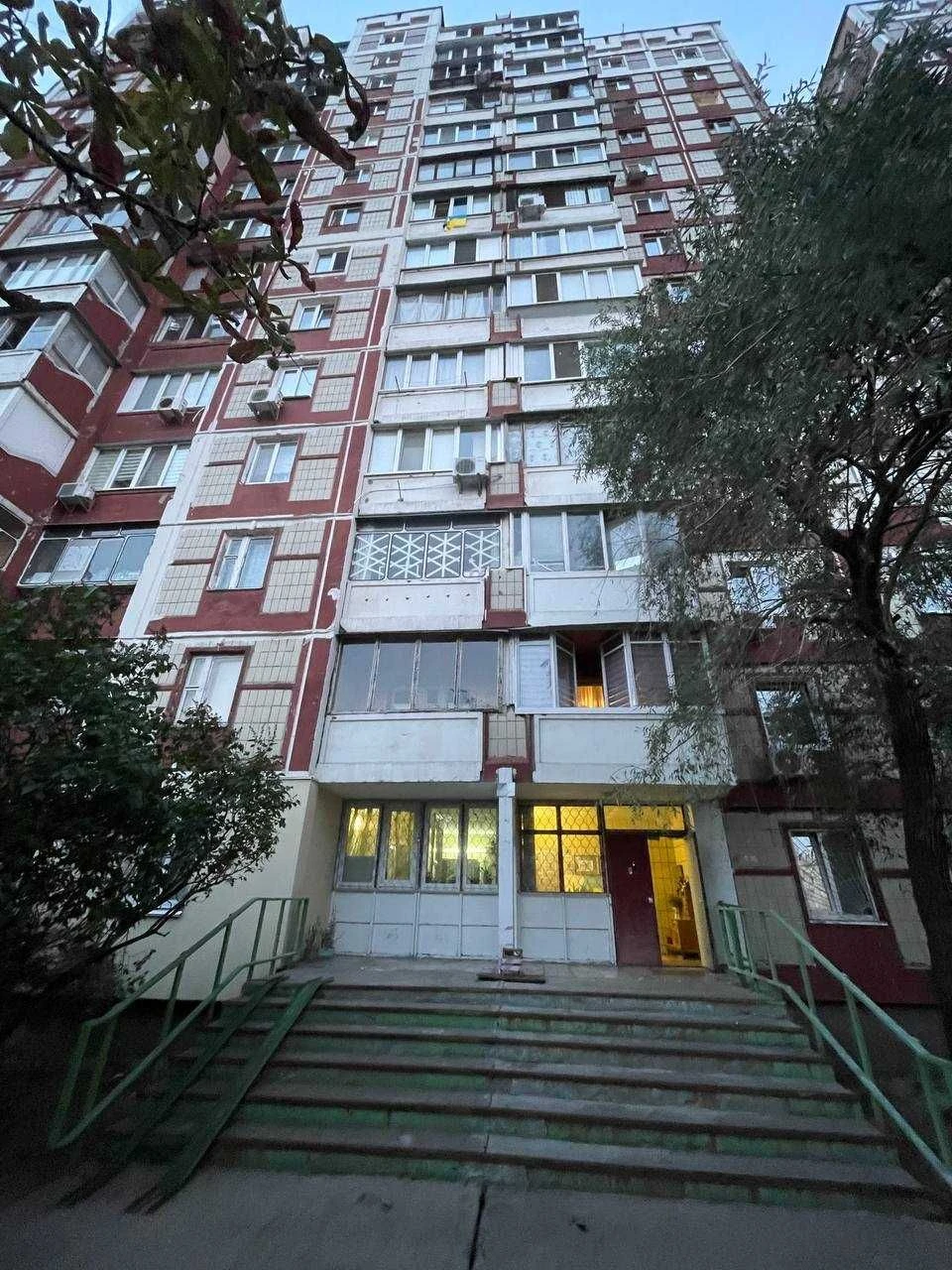 Продаж (3к=87м) квартира з якісним ремонтом пр. Червоної Кал
