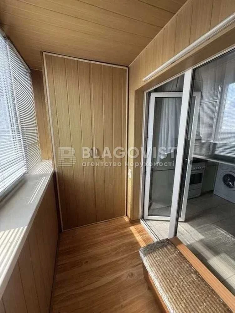 Продам 2 кімнатну квартиру вул Чорнобильска 20 метро Академм