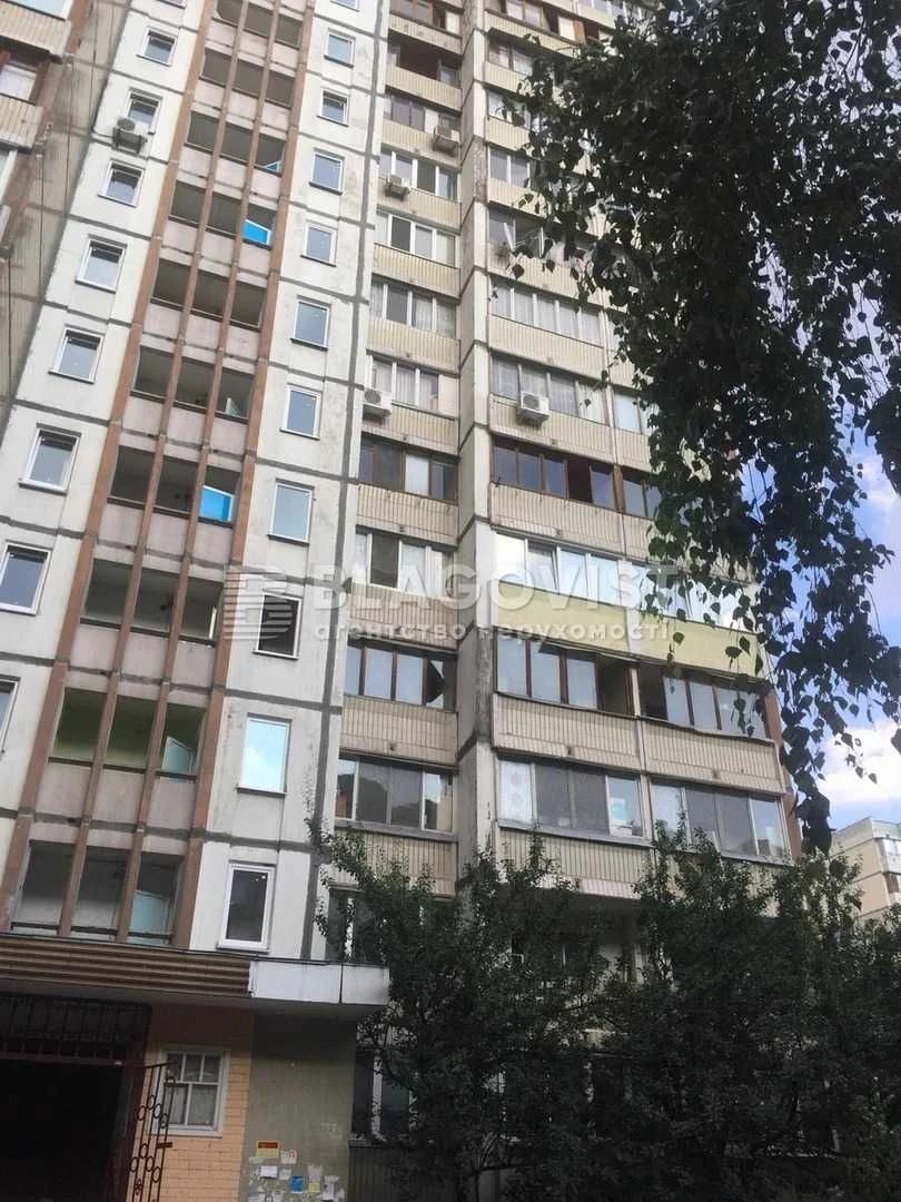 Продам 2 кімнатну квартиру вул Чорнобильска 20 метро Академм