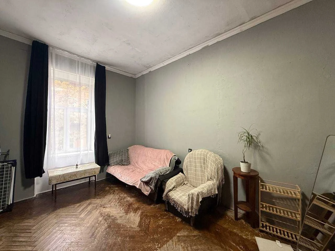 Терміновий продаж 1 кімнатної квартири на вул. Кирила і Мефо