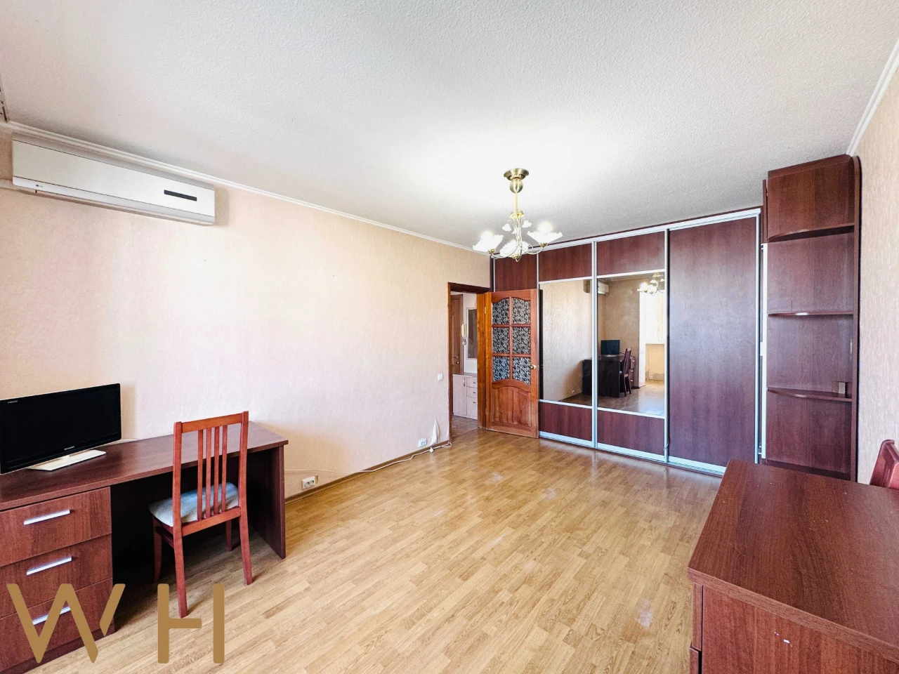Продам 1 кім. квартиру, 39 м², вул. Лариси Руденко, 10, Позн