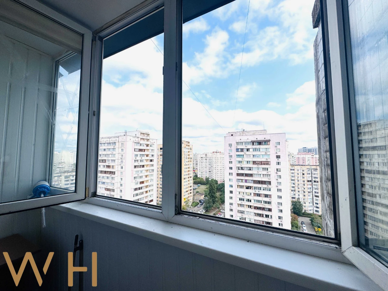 Продам 1 кім. квартиру, 39 м², вул. Лариси Руденко, 10, Позн