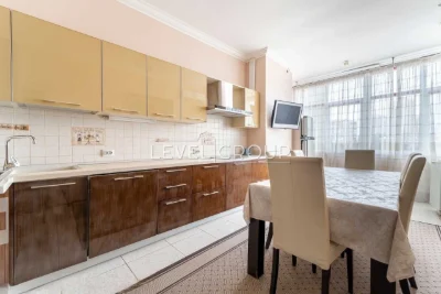 Продаж 4-кімнатної квартири в центрі Києва в ЖК Пори Року/Мо