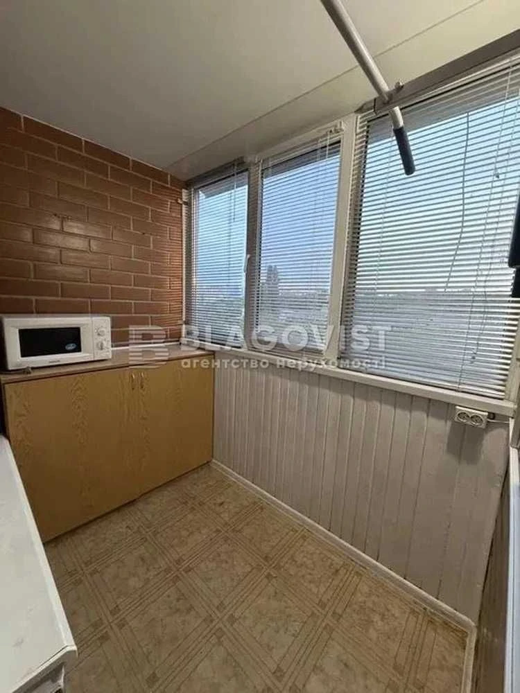 Продаж 1 кімнатна центр Антоновича 154,  ст. "Палац Україна"