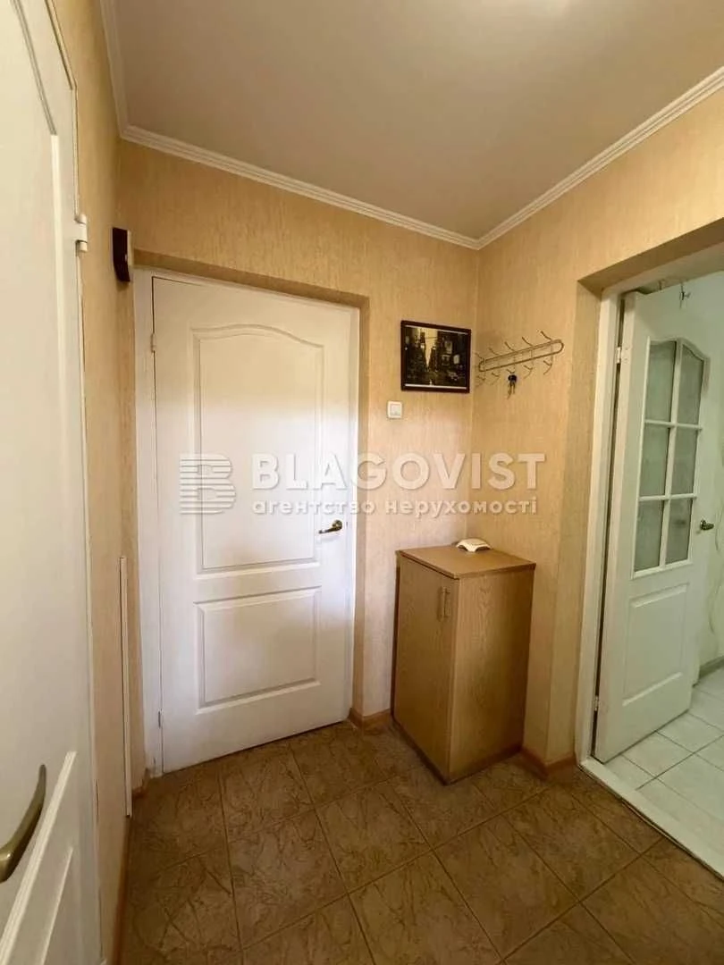Продаж 1 кімнатна центр Антоновича 154,  ст. "Палац Україна"
