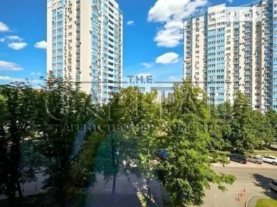 For sale 4-room apartment 180 sq. m. on Demiivska Street 33 • ID 3468