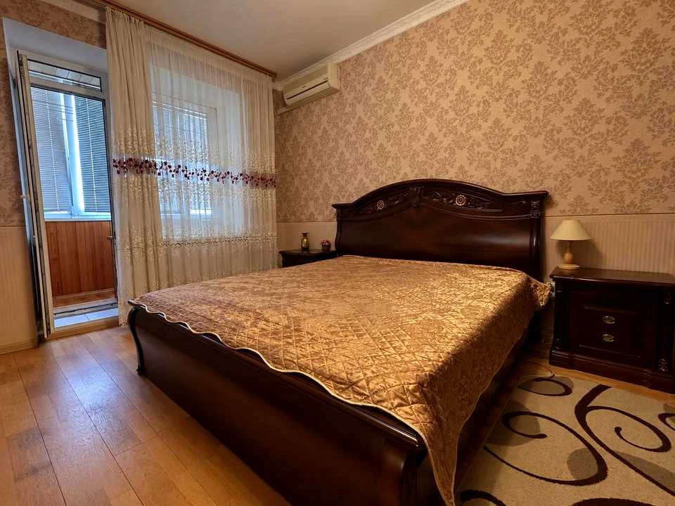 Квартира. Київ, Алматинська вул.