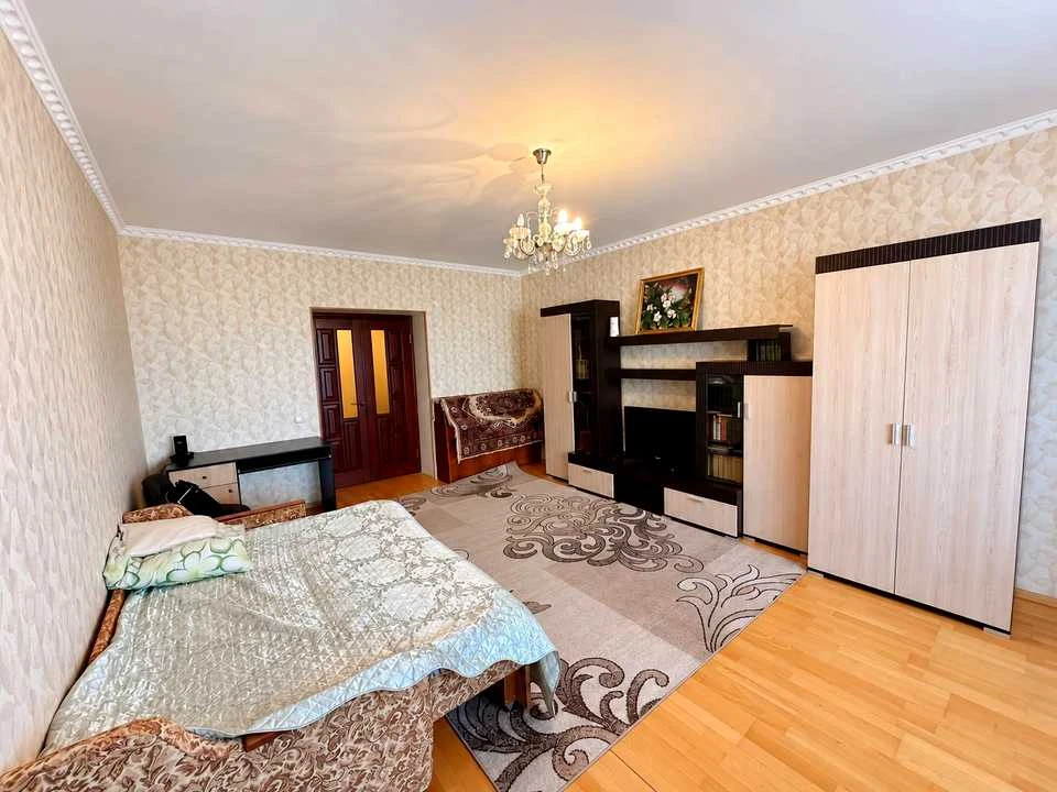 Квартира. Київ, Алматинська вул.
