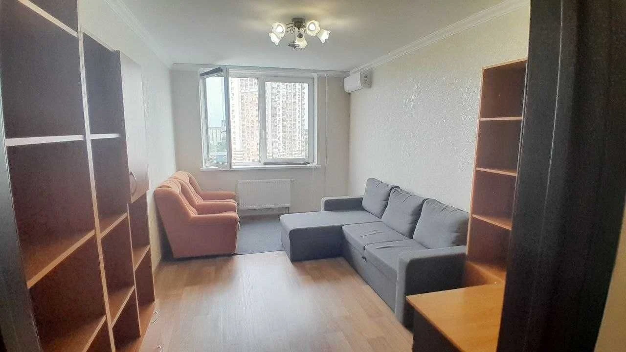 Ю.Поправки 14, продам 1 кімнатну з  ремонтом , м.Чернігівськ