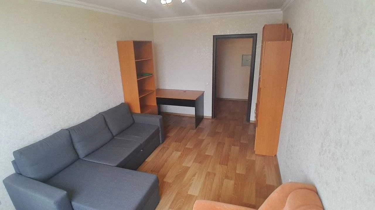 Ю.Поправки 14, продам 1 кімнатну з  ремонтом , м.Чернігівськ