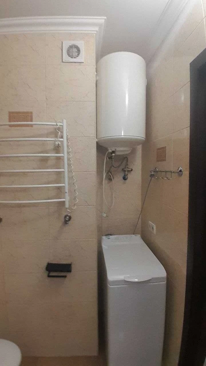 Ю.Поправки 14, продам 1 кімнатну з  ремонтом , м.Чернігівськ